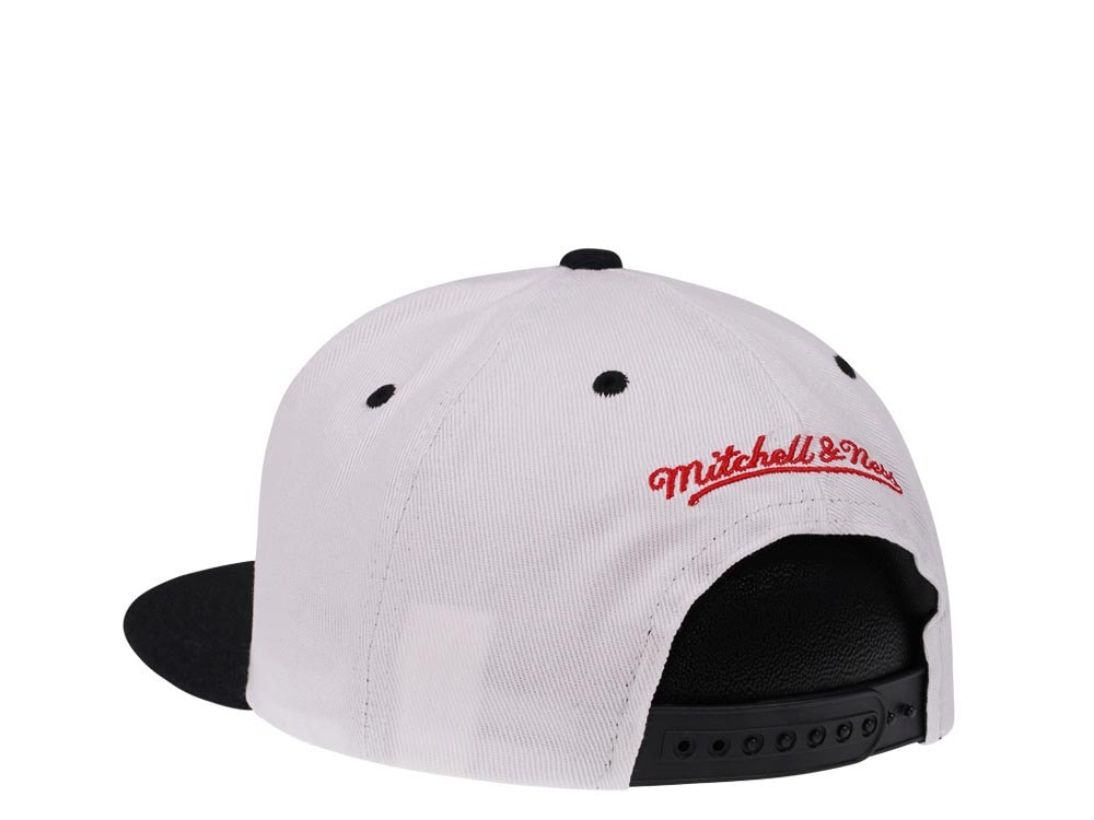 Mitchell & Ness NBA Finals 1993 White Classic Snapback Gorra