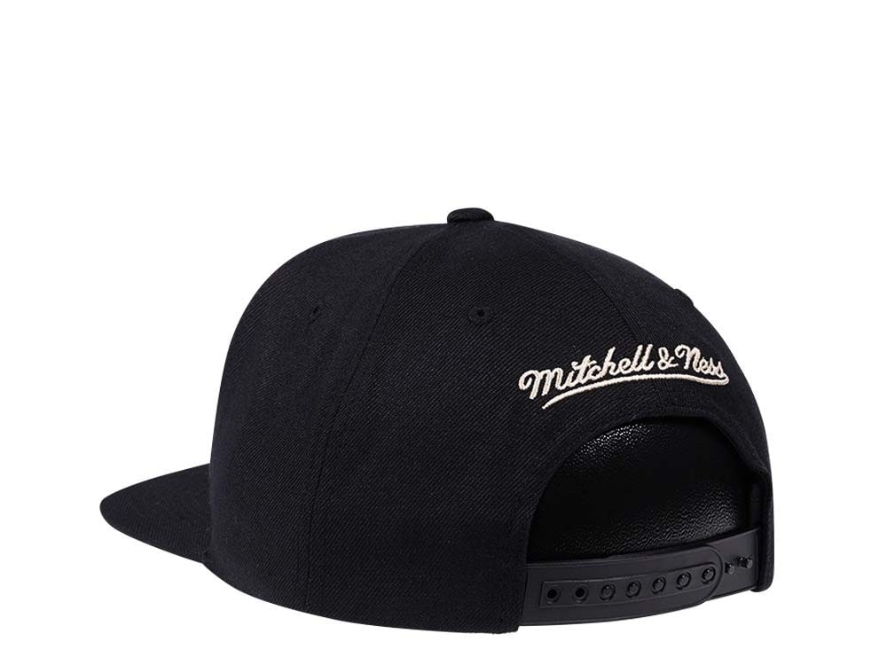 Mitchell & Ness Milwaukee Bucks Black Zig Zag Satin Undervisor Snapback Gorra