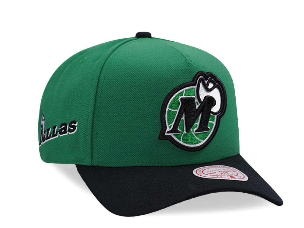 Mitchell & Ness Dallas Mavericks NBA In The City Green Edition Pro Pinch Fit Snapback Gorra