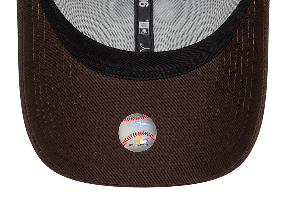 New Era New York Yankees League Essential Dark Brown 9Forty Strapback Gorra