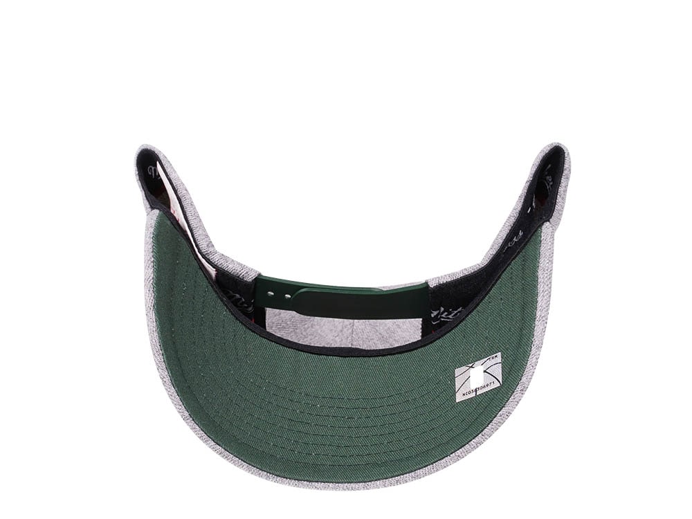 Mitchell & Ness Milwaukee Bucks Heather Gray Red Line Solid Flex Snapback Gorra