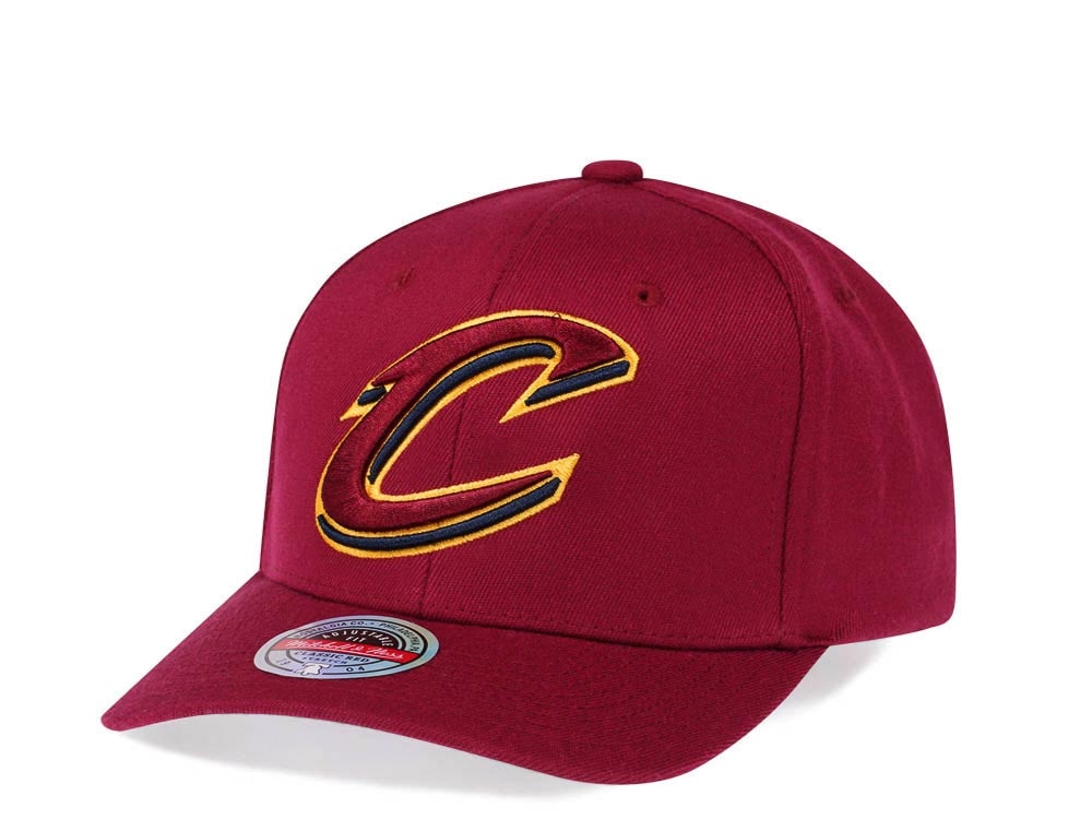 Mitchell & Ness Cleveland Cavaliers Team Ground Red Line Solid Flex Snapback Gorra