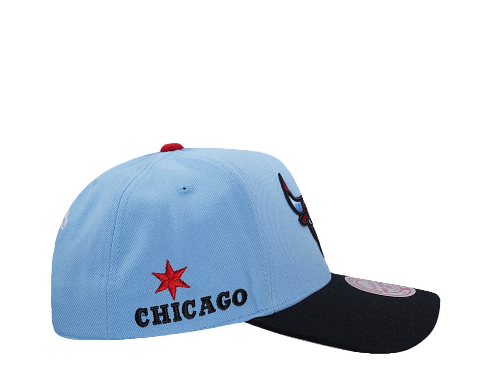 Mitchell & Ness Chicago Bulls NBA In The City Sky Blue Edition Pro Pinch Fit Snapback Gorra