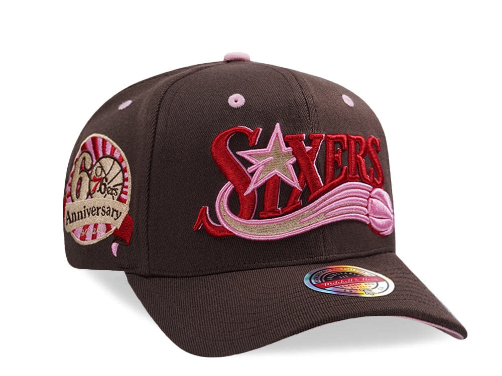 Mitchell & Ness Philadelphia 76ers 60th Anniversary Hardwood Classic Brown Sugar Edition Snapback Gorra
