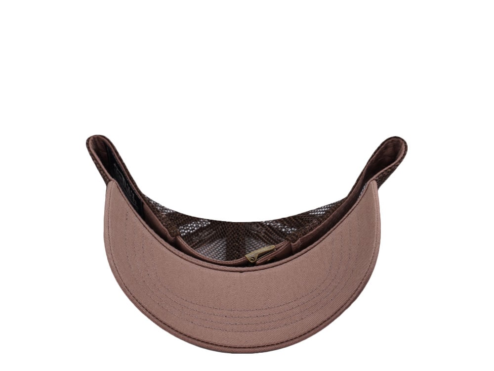 Von Dutch Oval Patch Brown Trucker Strapback Gorra