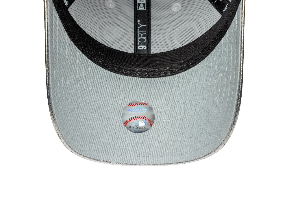 New Era New York Yankees Metallic Silver Womens 9Forty Strapback Gorra