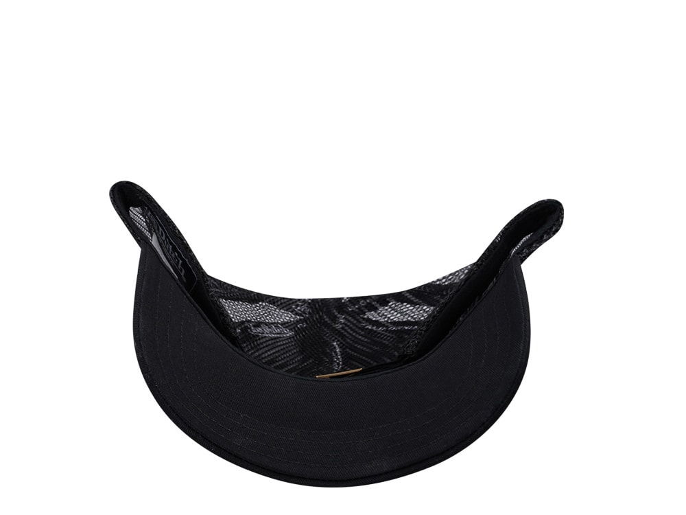 Von Dutch Oval Patch Black Edition Trucker Strapback Gorra