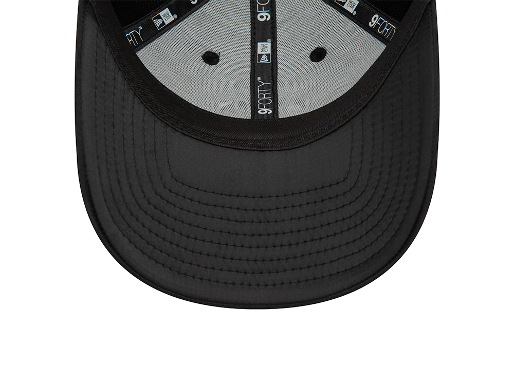 New Era New York Yankees Satin Black Womens 9Forty Strapback Gorra