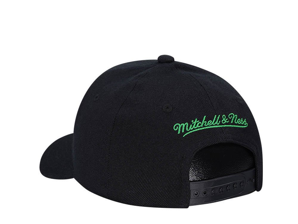 Mitchell & Ness Boston Celtics High Crown 6 Panel Classic Red Line Flex Snapback Gorra