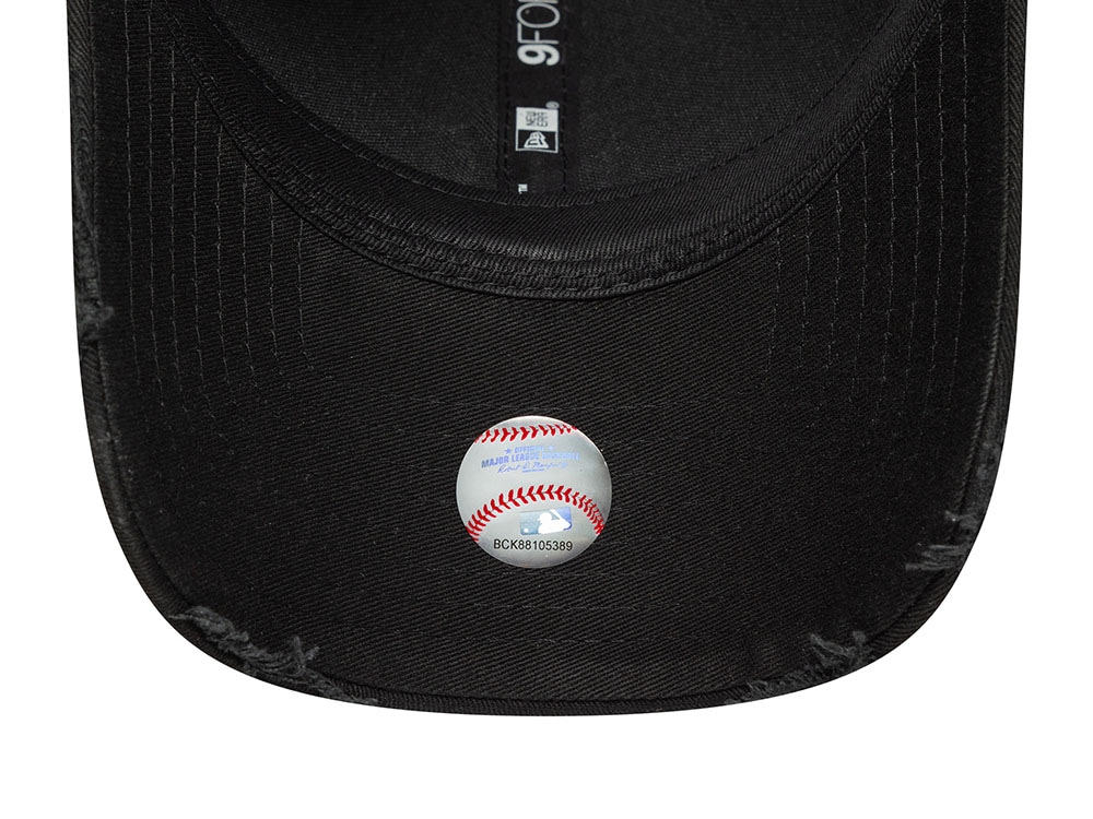 New Era New York Yankees Wash Distress Black Edition 9Forty Strapback Gorra