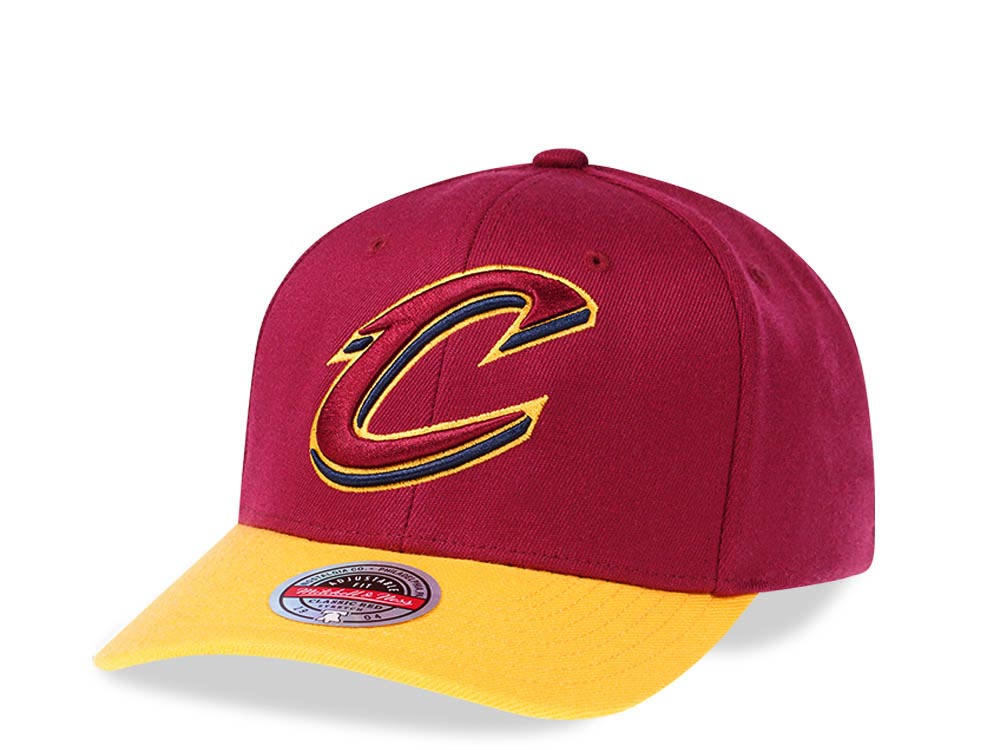 Mitchell & Ness Cleveland Cavaliers Two Tone Red Line Solid Flex Snapback Gorra
