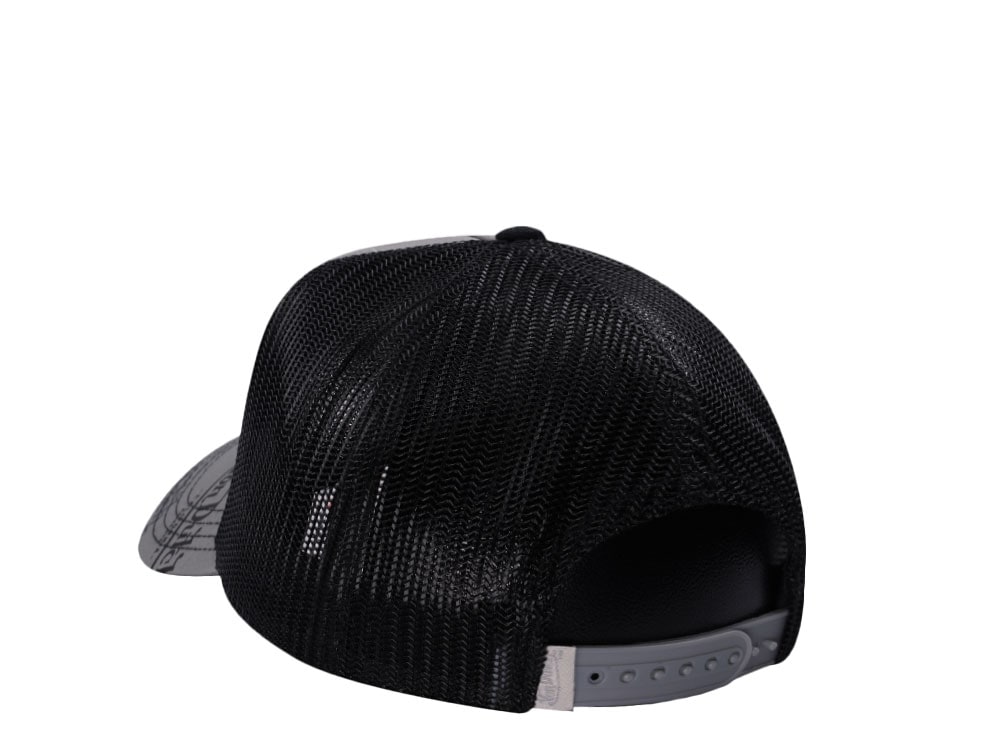 Von Dutch Oval Patch Gray Script Edition Trucker Snapback Gorra