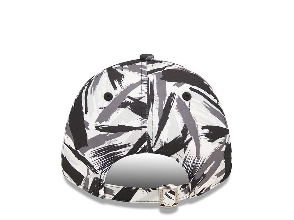 New Era New York Yankees Painted Black 9Forty Strapback Gorra