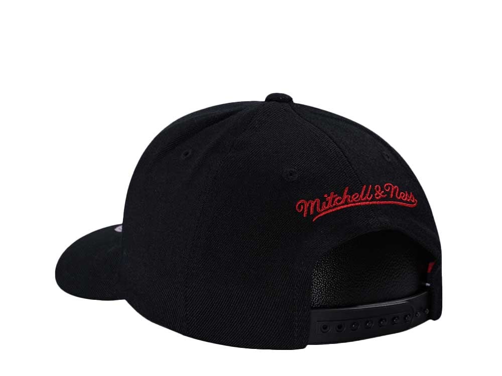 Mitchell & Ness Chicago Bulls Retrodome Classic Red Stretch Snapback Gorra